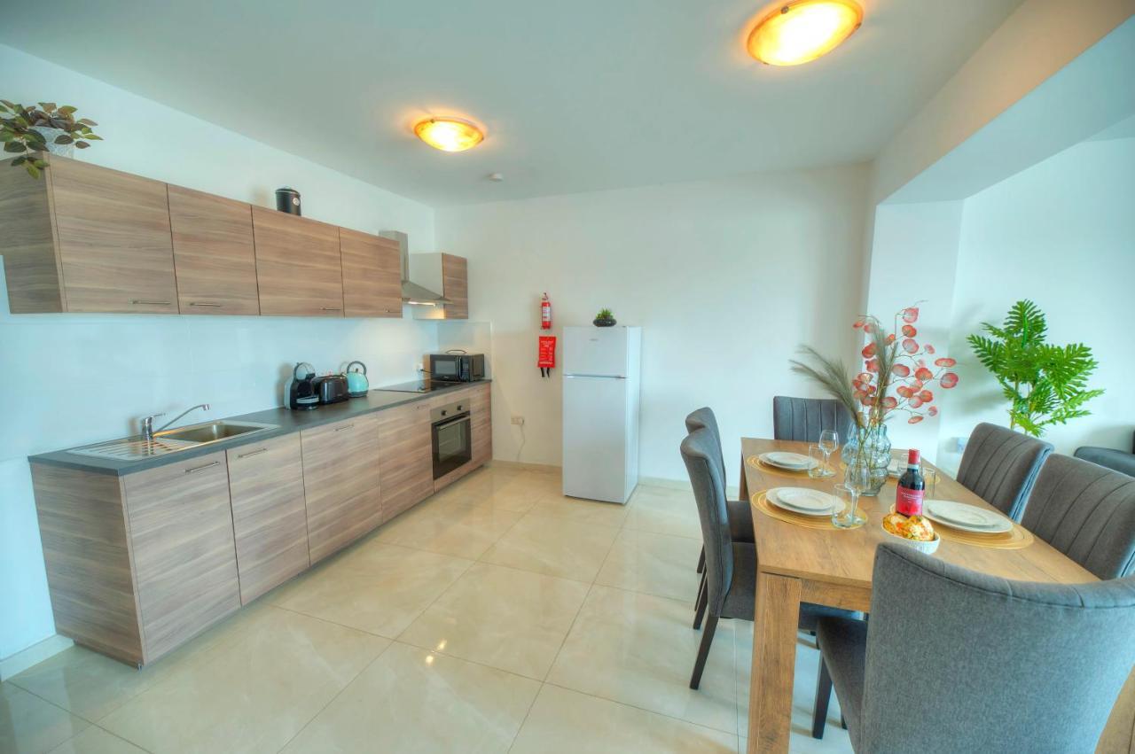 Seafront Beautifully Furnished 2 Bedrooms Gogzr-3 Gzira Экстерьер фото