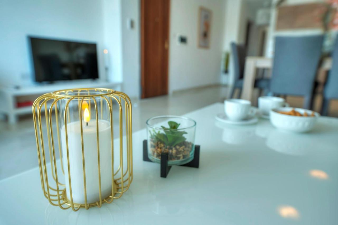 Seafront Beautifully Furnished 2 Bedrooms Gogzr-3 Gzira Экстерьер фото
