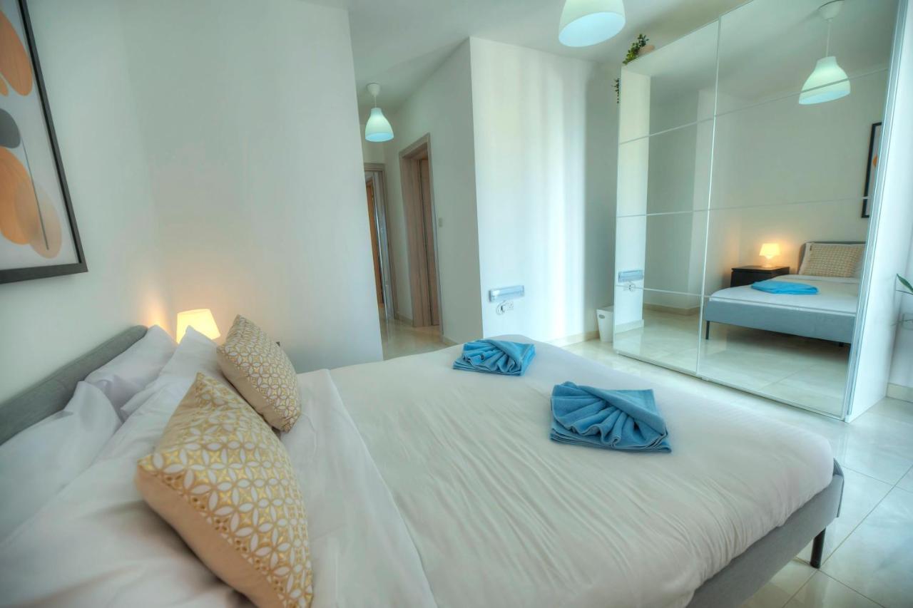 Seafront Beautifully Furnished 2 Bedrooms Gogzr-3 Gzira Экстерьер фото