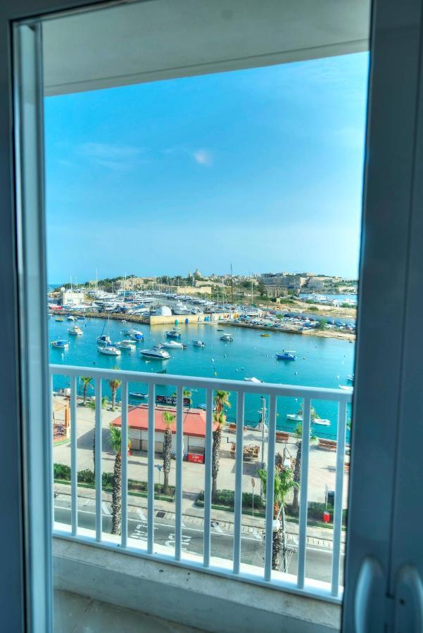 Seafront Beautifully Furnished 2 Bedrooms Gogzr-3 Gzira Экстерьер фото